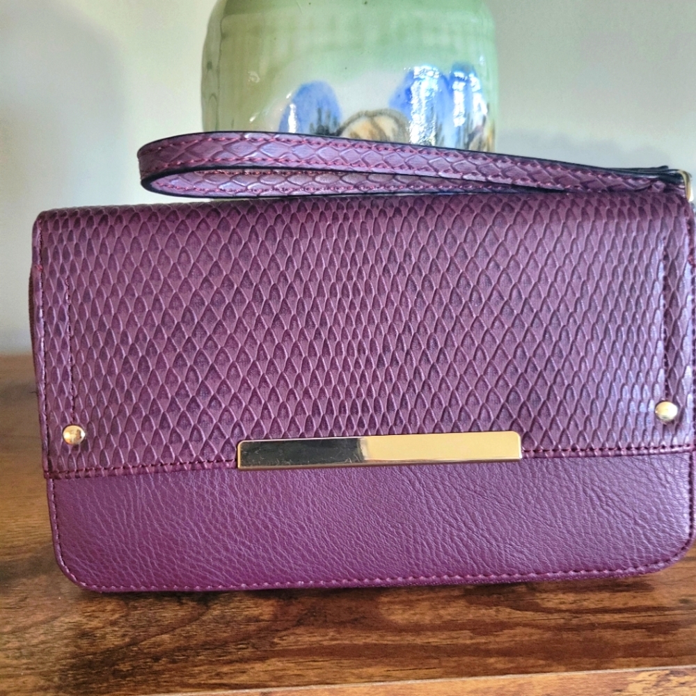 EUC Elegant Purple Wristlet